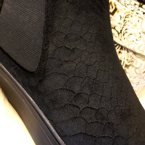 Womens CocoNuts by Matisse Harlan Velvet Slip-on Sneakers - Picture 9 of 11